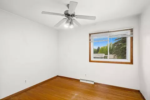 Bedroom - 126 E Niagara St, Duluth, MN 55811 photo 2 of 8