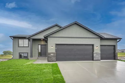 1306 9th Ave NW, Kasson, MN 55944