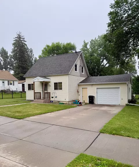 744 5th Ave NW, Valley City, ND 58072