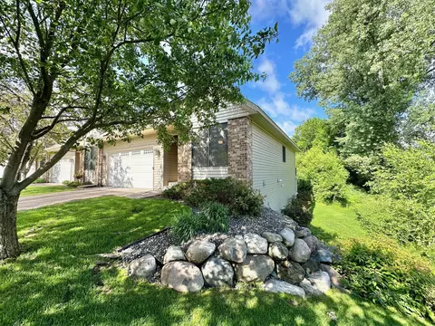 2734 Lindsey Ct, New Brighton, MN 55112