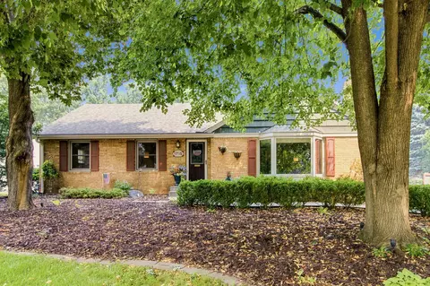 1715 Preston Ln, Hopkins, MN 55343