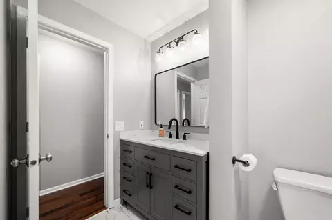Bath - 4806 Shevlin Ct, Eagan, MN 55122 photo 2 of 3