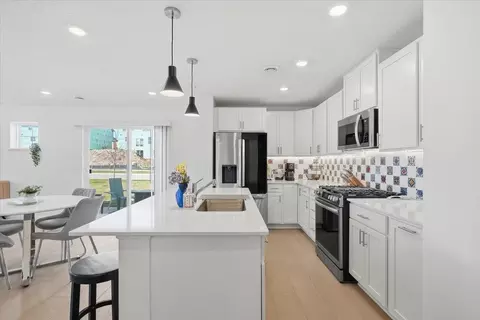 5245 Long Pointe Pass, Woodbury, MN 55129