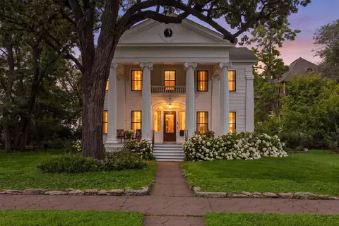 223 Walnut St, Saint Paul, MN 55102