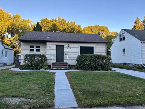 1110 12th St S, Moorhead, MN 56560