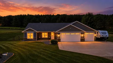 911 67th Ave, Hudson, WI 54016