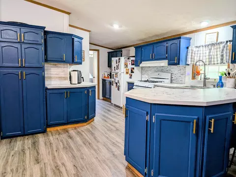 Kitchen - 21165 Eagle Dr, Osakis, MN 56360 photo 3 of 8