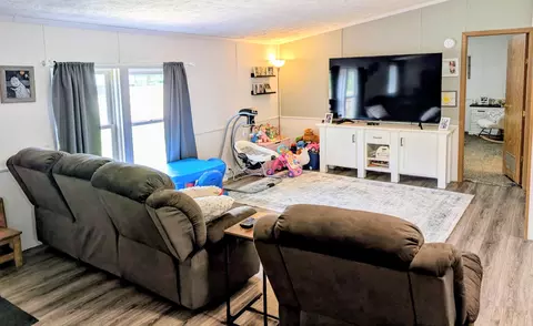 Living - 21165 Eagle Dr, Osakis, MN 56360 photo 2 of 3
