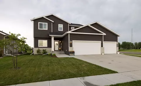 6313 54th Ave S, Fargo, ND 58104