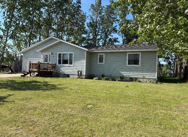 305 Lincoln Ct SW, Warroad, MN 56763