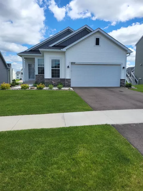 4852 Airlake Dr, Woodbury, MN 55129