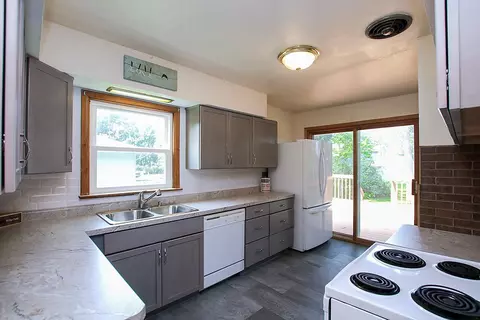 230 Main St, Green Isle, MN 55338