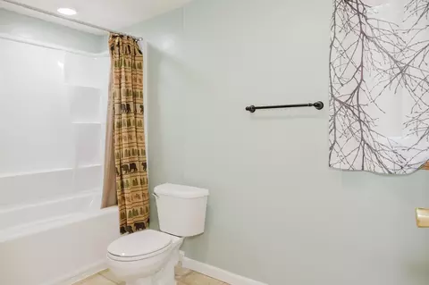 Bath - 924 3rd Ave NE, Brainerd, MN 56401 photo 2 of 3