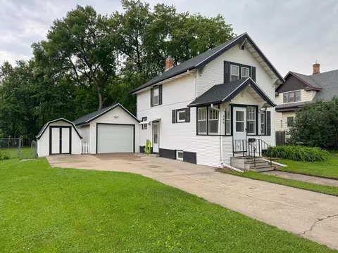 209 11th St N, Moorhead, MN 56560