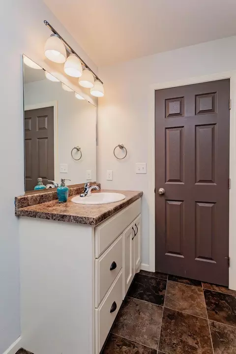 Bath - 6087 56th Ave S, Fargo, ND 58104 photo 5 of 8