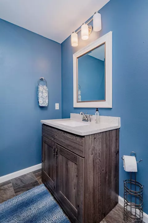 Bath - 6087 56th Ave S, Fargo, ND 58104 photo 7 of 8