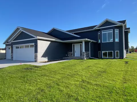 Exterior - 7494 Eagle Pointe Dr S, Fargo, ND 58104 photo 2 of 5