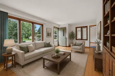 2889 Simpson St, Roseville, MN 55113