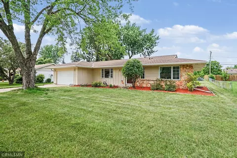 981 Oriole Dr, Apple Valley, MN 55124