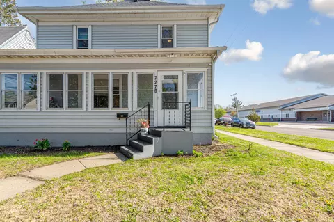 Exterior - 727 2nd St NW, Faribault, MN 55021 photo 3 of 10
