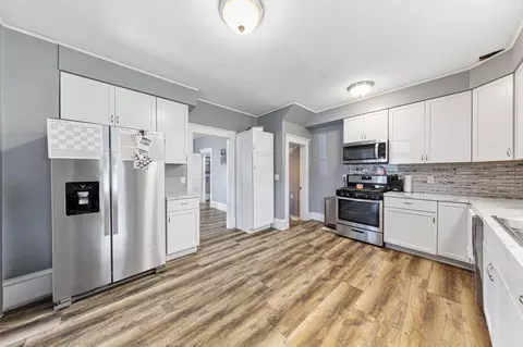 Entry Way - 727 2nd St NW, Faribault, MN 55021 photo 1 of 2