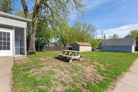 Exterior - 727 2nd St NW, Faribault, MN 55021 photo 4 of 10