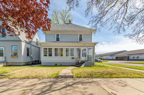 Exterior - 727 2nd St NW, Faribault, MN 55021 photo 1 of 10