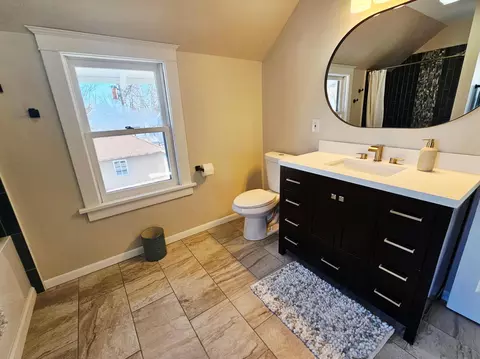 Bath - 914 N 4th St, Montevideo, MN 56265 photo 6 of 8