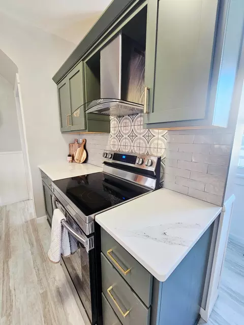 Kitchen - 914 N 4th St, Montevideo, MN 56265 photo 3 of 5