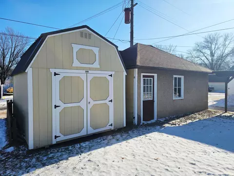 Exterior - 914 N 4th St, Montevideo, MN 56265 photo 8 of 8