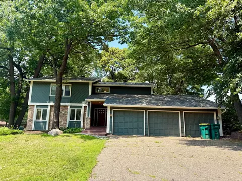 8440 Bayridge Ln, Bloomington, MN 55438