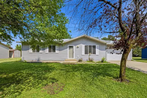 645 School Rd NW, Hutchinson, MN 55350