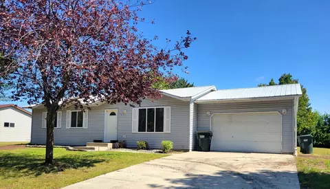 645 School Rd NW, Hutchinson, MN 55350