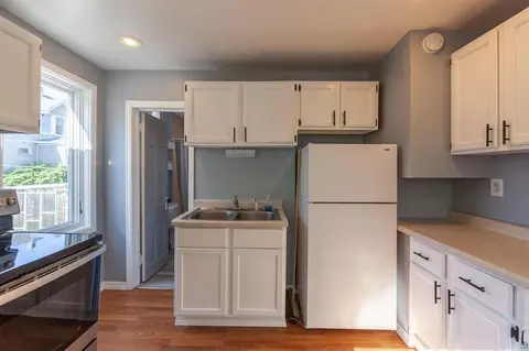Kitchen - 25 E 7th St, Duluth, MN 55805 photo 1 of 2