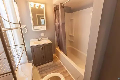 Bath - 25 E 7th St, Duluth, MN 55805 photo 2 of 2