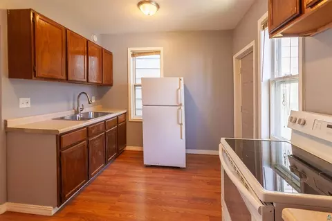 Kitchen - 25 E 7th St, Duluth, MN 55805 photo 2 of 2