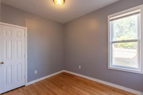 Bedroom - 25 E 7th St, Duluth, MN 55805 photo 1 of 5