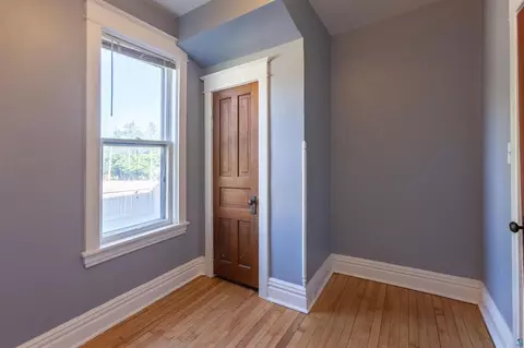 Bedroom - 25 E 7th St, Duluth, MN 55805 photo 4 of 5
