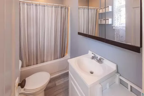 Bath - 25 E 7th St, Duluth, MN 55805 photo 1 of 2