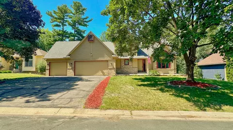 5440 Riverwood Ln, Savage, MN 55378
