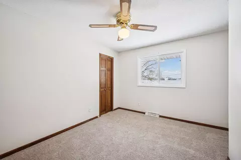 Bedroom - 7050 Pioneer Trl, Greenfield, MN 55357 photo 5 of 6