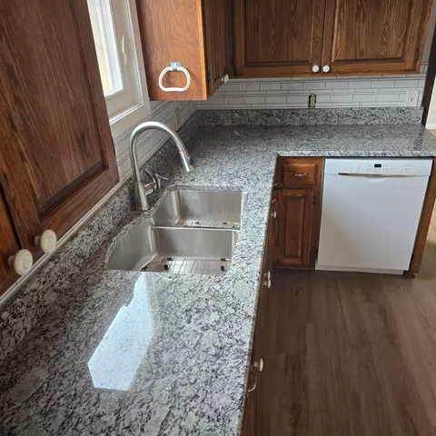 Kitchen - 7050 Pioneer Trl, Greenfield, MN 55357 photo 1 of 8