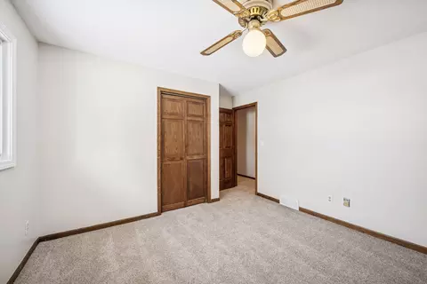 Bedroom - 7050 Pioneer Trl, Greenfield, MN 55357 photo 4 of 6