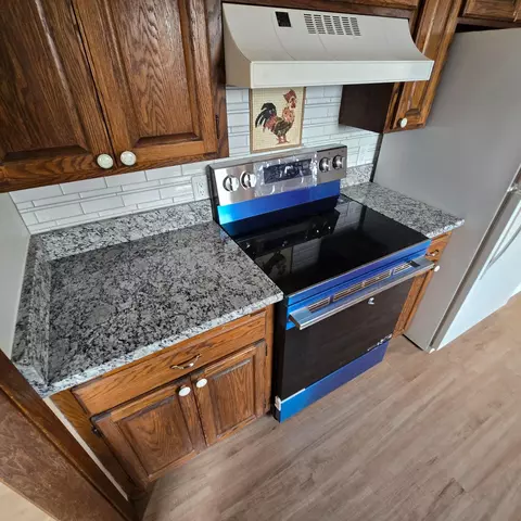 Kitchen - 7050 Pioneer Trl, Greenfield, MN 55357 photo 7 of 8