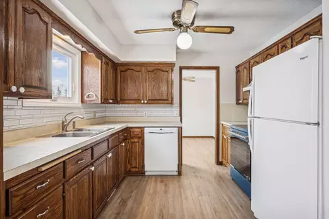 Kitchen - 7050 Pioneer Trl, Greenfield, MN 55357 photo 3 of 8