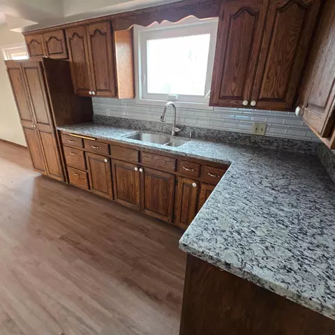 Kitchen - 7050 Pioneer Trl, Greenfield, MN 55357 photo 2 of 8