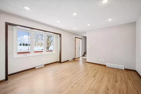 Living - 7050 Pioneer Trl, Greenfield, MN 55357 photo 2 of 6