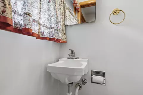Bath - 1625 9th Ave SE, Saint Cloud, MN 56304 photo 1 of 2