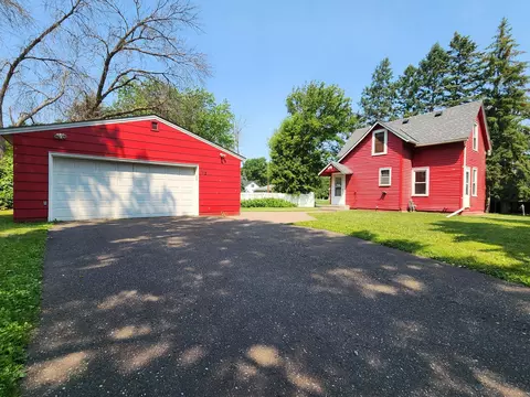 168 5th St NW, Forest Lake, MN 55025