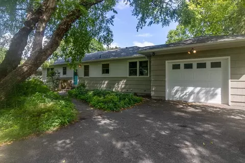 148 S Skyline Dr, Mankato, MN 56001